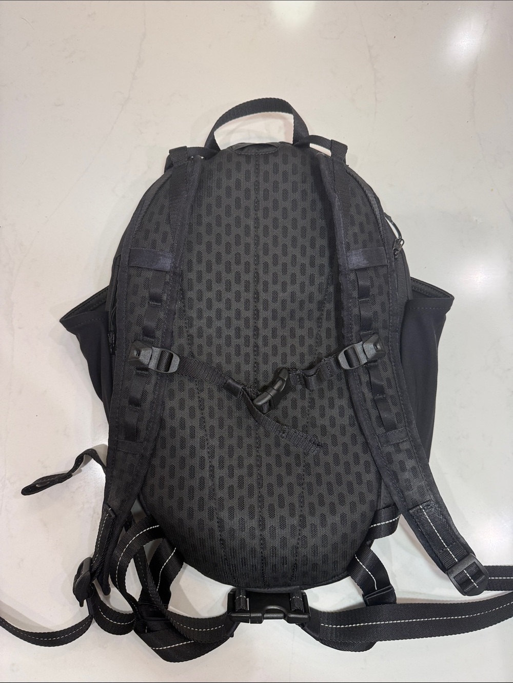 lululemon running backpack - Picture 3 of 4